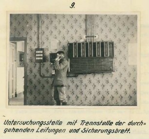 Foto der Untersuchungsstelle mit Trennstelle der durchgehenden Leitungen und eines Sicherungsbretts in der Fernsprechstation in Menen (Menin)