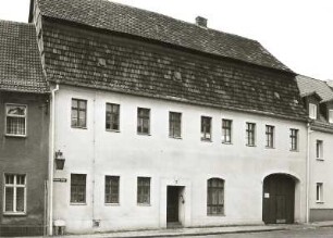Belgern, Oschatzer Straße 2. Wohnhaus, Ackerbürgerhaus (1751/1800). Straßenansicht