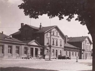 Burgstädt, Bahnhof : Burgstädt. Bahnhof. Empfangsgebäude (1872?), Stadtseite