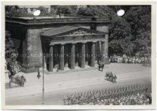 Berlin, Ehrenmal, Ablösung der Wache