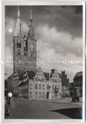 Stendal, Kirche St. Marien mit Rathaus