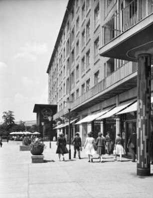 Dresden. Dr.-Külz-Ring, Blick nach Westen gegen Ringcafé