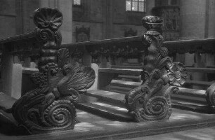 Dinkelsbühl: geschnitztes Chorgestühl im Dom