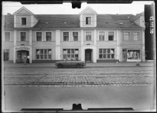 Potsdam, Friedrich-Ebert-Straße 94. Restaurant "Klosterkeller" (1736). Straßenfront