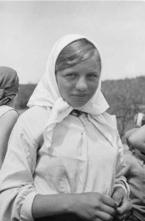Zweiter Weltkrieg. Zur Einquartierung. Sowjetunion. Porträt eines Mädchens (Volkstypen)