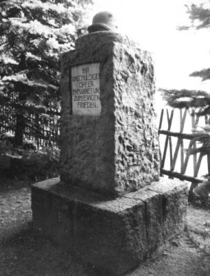 Gedenkstein für die Opfer des 1. Weltkrieges : Gedenkstein für die Opfer des 1. Weltkrieges. 1920. Breitenbrunn, am Jagdhaus