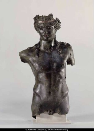Oberkörper einer Bronzestatue des jugendlichen Dionysos-Bacchus