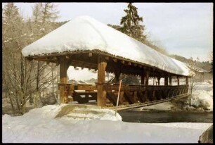 Saanen: holzgedeckte Saanebrücke