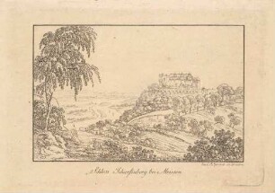 Das Schloss Scharfenberg (Klipphausen) über der Elbe zwischen Meißen und Dresden von Westen nach dem Brand des elbseitigen Palas 1783