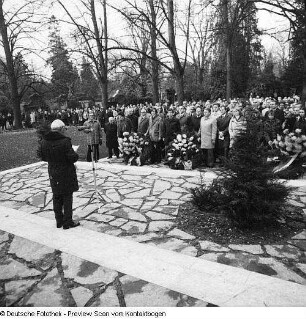 Johannisfriedhof Dresden, Einweihung einer Gedenkstätte für polnische und tschechische Staatsbürger, die in den Jahren des Faschismus in Deutschland (Dresden) ums Leben kamen