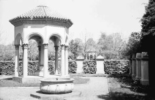 Freiburg: Firma Brenzinger; Grabstein der Firma Brenzinger; Gedenkhalle