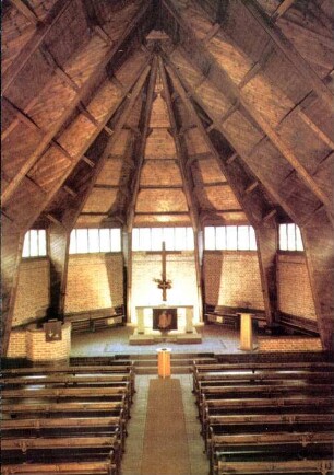 Leipzig-Anger-Crottendorf, Trinitatiskirche : Innenansicht, erbaut 1950 als Notkirche