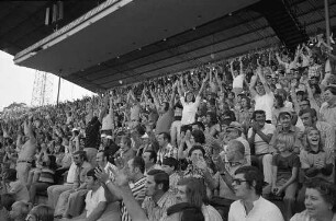 Fußballspiel KSC - FC Augsburg im Wildparkstadion