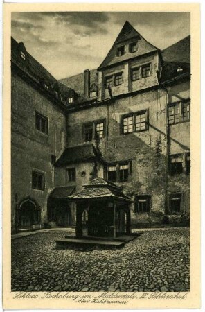 Rochsburg. 3. Schlosshof mit Alten Ziehbrunnen