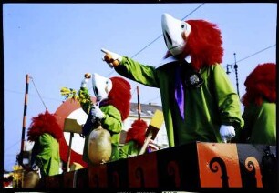 Basel: Waggis auf Wagen