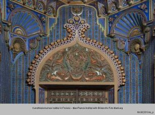Tympanon mit vegetabiler Ornamentik