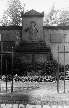 Familien Merck und Habicht; Darmstadt, Alter Darmstädter Friedhof I Mauer 155/156