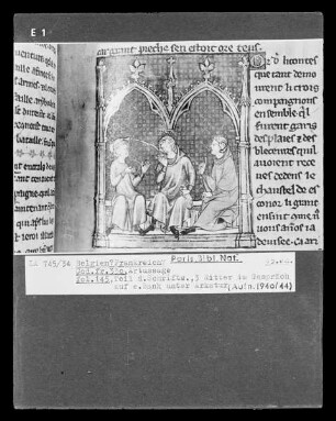 Roman des chevaliers de la table ronde, Artussage, fol. 145, Drei Ritter im Gespräch auf einer Bank unter Arkatur