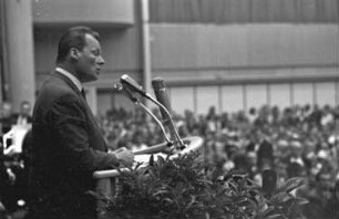 Freiburg: Stadthalle; Willy Brandt; spricht
