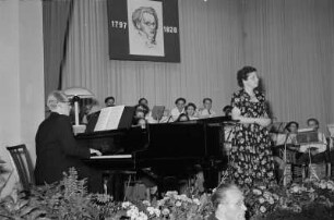 Volksmusikschule Friedrichshain: Franz Schubert Abend : Auftritte von Sängerinnen, Musikgruppen und Chören anlässlich des 125. Todesjahres von Franz Schubert