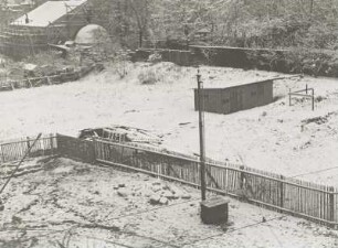 Leutzsch, Theodor-Fritzsch-Straße : Leipzig-Leutzsch. Stadtteilansicht mit Baustelle, Theodor-Fritzsch-Straße. Blick gegen alten Gasthof, Winteraufnahme