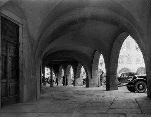 Riva del Garda, Arkaden an der Piazza