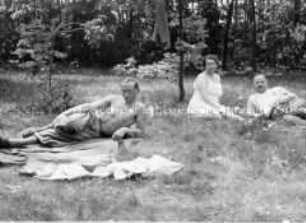 Familie Körbes bei einem Ausflug im Grunewald