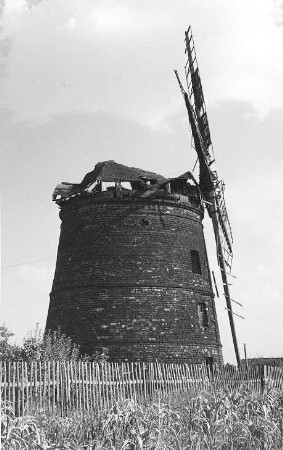 Zschepplin-Naundorf. Turmholländer, Hauptstraße 23