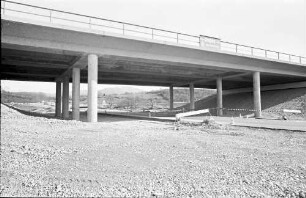 Müllheim: Brücke B 3 über Zubringer im Bau