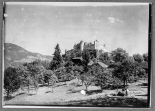 Vor der Veste Hohensalzburg : Salzburg. Blick vom Mönchsberg von Nordwesten zur Festung Hohensalzburg