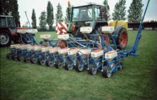 Fotografie: Säverfahren, Einzelkornsaat, Zuckerrübe, Bandspritzung