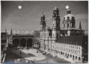 München, Feldherrnhalle und Stiftskirche St. Kajetan (Theatinerkirche)