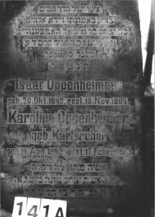 Grabstein 141 (Index: 99898962) Material: Granit Zustand: gut erhalten Maße HxBxT: 166x73x41 cm Beschreibung: aufgesockelte Stele mit Segmentbogenabschluss, Doppelgrabstein Besonderheit: Doppelgrab für Eheleute: Grabstein 141A