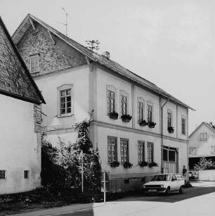 Hünstetten, Hauptstraße 8