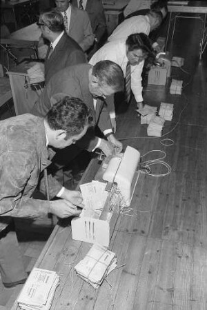 Ermittlung der Wahlergebnisse der Kommunalwahl am 24. Oktober 1971