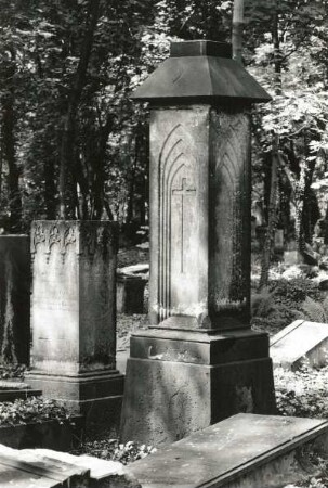 Grabmal für den Juristen Dr. Christian Ernst Ulrici (1750-1825). Sandstein. Dresden-Pirnaische Vorstadt. Eliasfriedhof