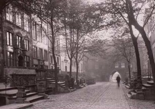 Danzig, Brotbänkengasse : Danzig (Gdansk/Polen). Brotbänkengasse und Tor