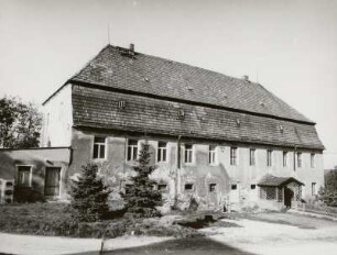 Nentmannsdorf, Wohnstallhaus : Nentmannsdorf. Wohnstallhaus (Ende 18. Jahrhundert), Ehemaliger Rat der Gemeinde, Nr. 16. Hofansicht
