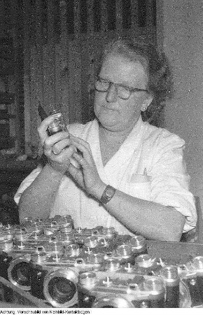 Bauleiter Hentschel, Brigadier Küntzel, Scheffler, VEB Altissa-Kamera-Werk Dresden, Brunhilde Diener, VEB Elbflorenz Dresden, Oberingenieur Haufe, Heinz Kubach, Heinz Nicolaus, Graphiker Wenzel, Hans Knappertsbusch, Direktor des Orchesters der Staatskapelle Dresden, u.a., Oktober 1956 - Mai 1957