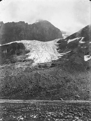 Gebirgslandschaft : Mooserboden in den österreichischen Zentralalpen. In der Nähe befindet sich der Seitengletscher der Ostseite nahe dem Ende des Karlingergletschers.