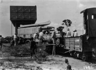 Verladen eines Wagens : Verladen eines Wagens.