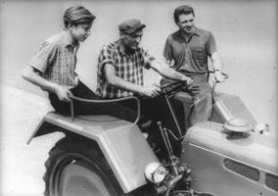 Fotografie: Traktor, Standardtraktor, Arbeitsplatz, Arbeitskraft, Arbeitssicherheit