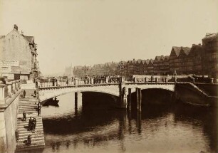 "Brooksbrücke" aus der Mappe "Hamburg 1884. Ansichten aus dem niederzulegenden Stadttheil"