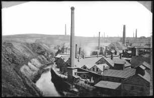 Muldenhütten. Blick auf die Fabriken