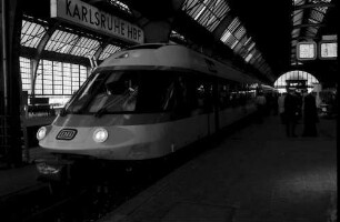 Karlsruhe: neuer IC Stromlinienzug für Sonderfahrt