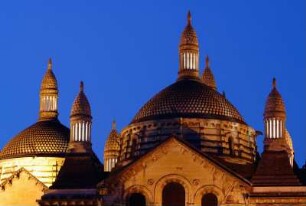 Frankreich. Aquitaine. Dordogne. Perigueux. Kathedrale Saint Front im Abendlicht. UNESCO Weltkulturerbe