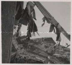 Wehrmachtssoldaten, Nach der Zerstörung, Lastensegler an der Kanalbrücke von Korinth