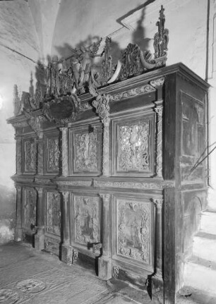 Holzwand von der Grabeskapelle des Bugislaus von Rosen