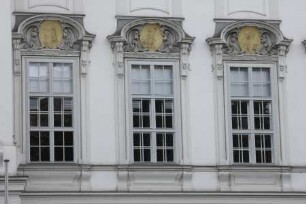Mythologische Gottheiten: Hermes, Pallas Athene mit Haupt der Medusa, Perseus und Andromeda