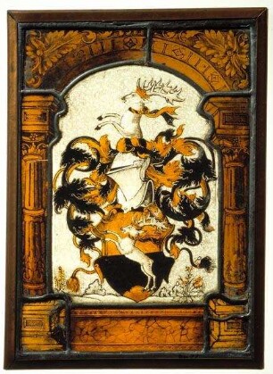 Stifterscheibe der Nürnberger Familie Albrecht (?) mit Wappenschild und Helmzier in architektonischer Rahmung. Rechte Scheibe eines Diptychons (Gm.078)